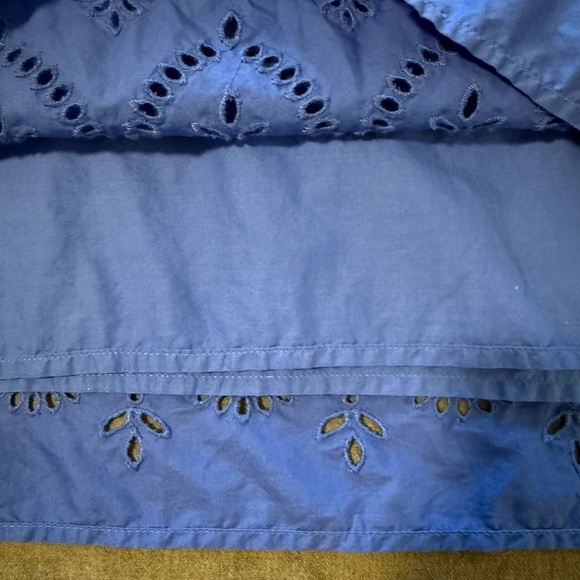 Old Navy Women’s V-Neck Eyelet Mini Dress Size Medium - Picture 3 of 5